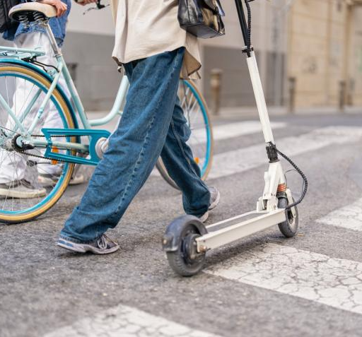Explosión de batería de patinete eléctrico hiere a siete en Bilbao