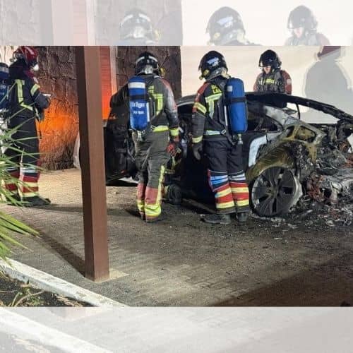 Dos coches, uno eléctrico, arden en Playa Blanca y dañan vivienda