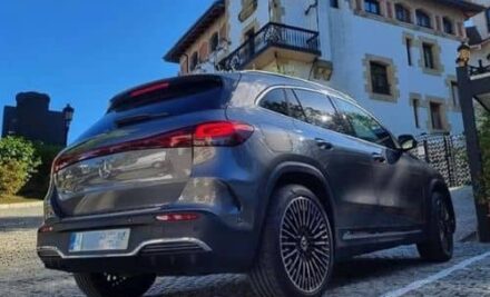 La autonomía de un coche eléctrico en verano depende de un detalle que casi nadie controla: la temperatura de la batería antes de cargar