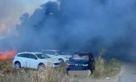 Un incendio en Peñíscola calcina 34 vehículos y deja varios heridos