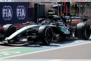 Entrenamientos de F1 en Bakú: Russell lidera una sesión marcada por los incendios y las averías